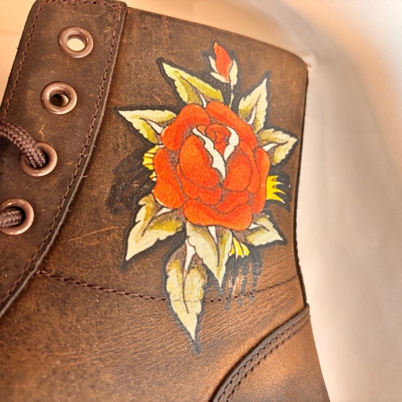 *RARE* DR MARTENS Sz 9 Tattoo Decals Combs Leather Combat Style Boots - Picture 4 of 15